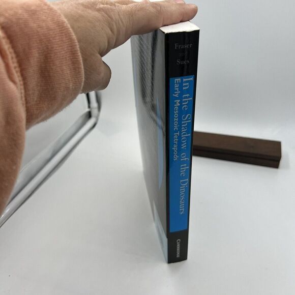 IN THE SHADOW OF THE DINOSAURS: EARLY MESOZOIC TETRAPODS By Nicholas C. Fraser - Picture 11 of 12